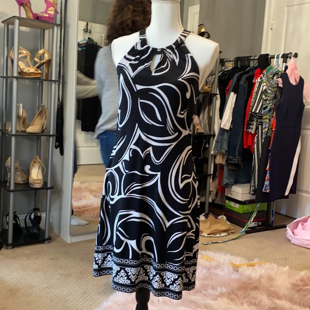 Black n white size small